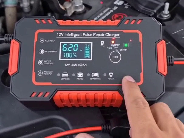 Pantalla LCD del cargador mostrando indicadores