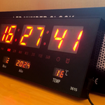 Reloj LED de Pared: Calendario, Temperatura, Alarmas + Garantía